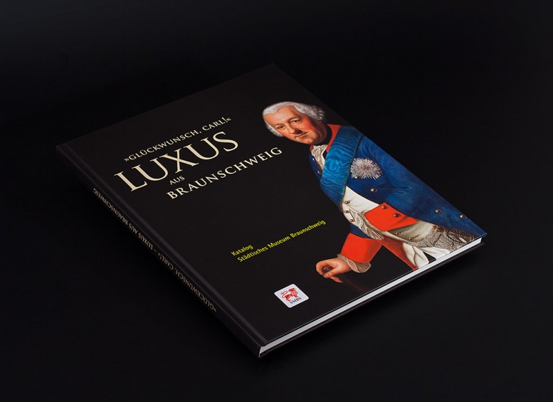 Titel des Kataloges »›Glückwunsch, Carl!‹ – Luxus aus Braunschweig«
