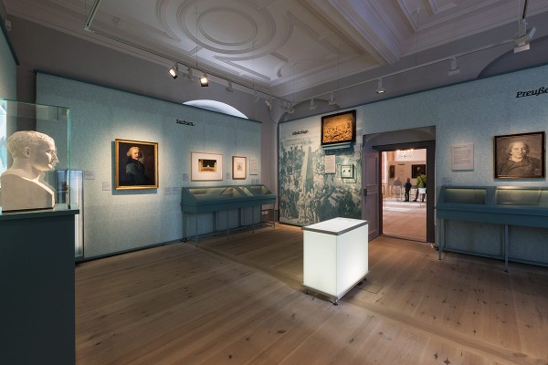 Preußen und Sachsen. Szenen einer Nachbarschaft – Erste Brandenburgische Landesausstellung, Schloss Doberlug, 2014, Szene 7 – Heute Sachse, morgen Preuße (Niederlage Sachsens)