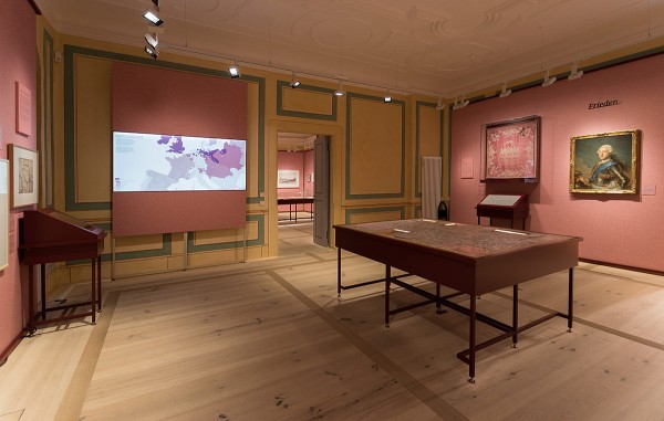 Preußen und Sachsen. Szenen einer Nachbarschaft – Erste Brandenburgische Landesausstellung, Schloss Doberlug, 2014, Szene 5 – Um die Vormacht (Kriegsschauplätze und Frieden)
