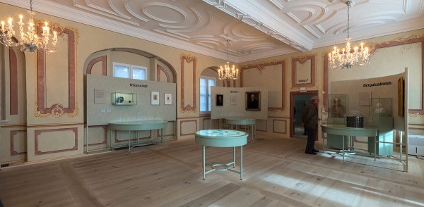 Preußen und Sachsen. Szenen einer Nachbarschaft – Erste Brandenburgische Landesausstellung, Schloss Doberlug, 2014, Szene 6 – Im Dialog (Wissenschaft, Bergakademien, Sprache)