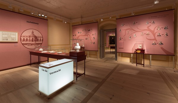 Preußen und Sachsen. Szenen einer Nachbarschaft – Erste Brandenburgische Landesausstellung, Schloss Doberlug, 2014, Szene 5 – Um die Vormacht (Stammbäume der Hohenzollern und der Wettiner)